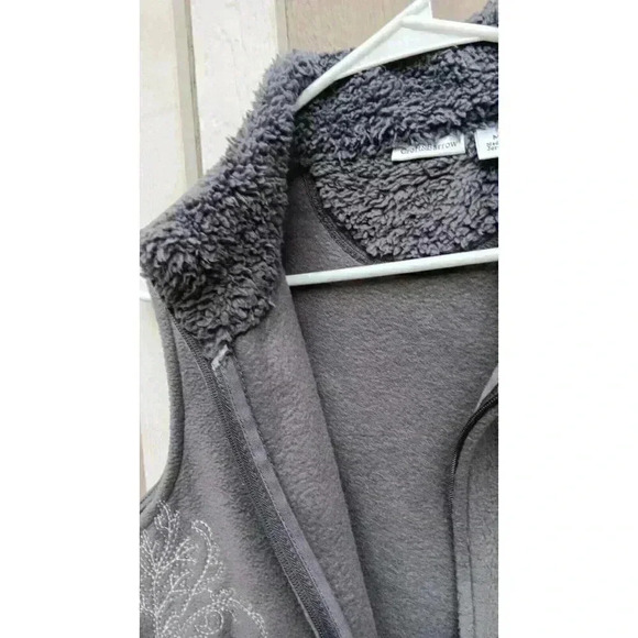 Croft & Borrow full-zip, soft, grey, fleece vest w/ white embroidery - Size Med - Picture 4 of 6